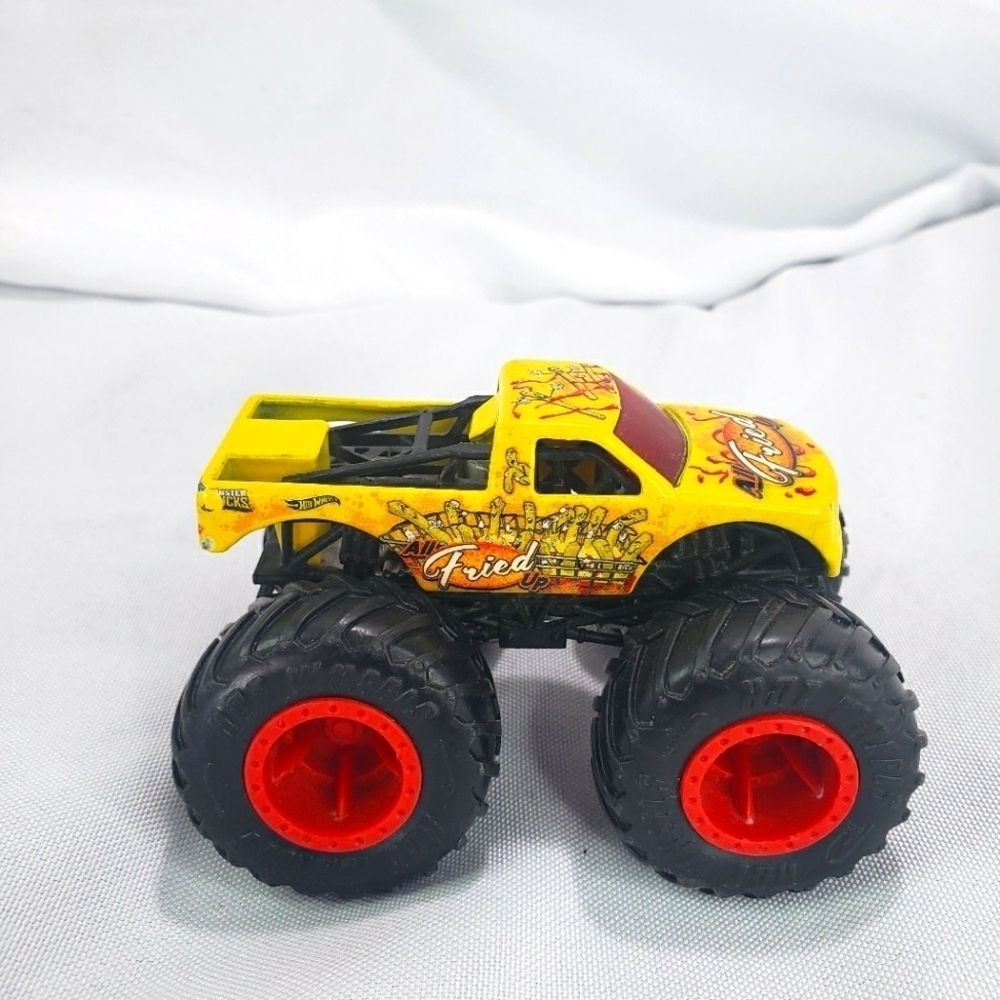 Hot Wheels Monster Trucks All Fried Up Yellow Diecast French Fries 3.5 Inch Toy